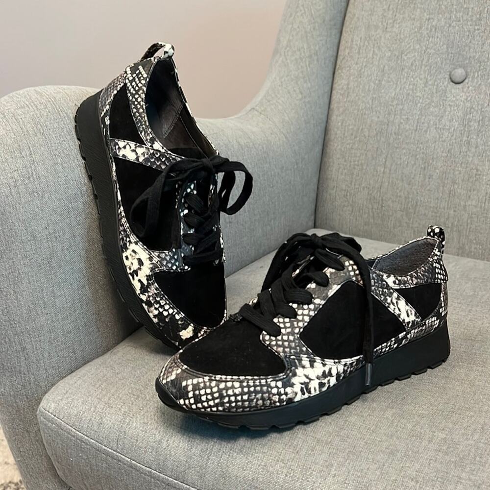 Gili lace-up Janna exotic snake print sneakers size 7